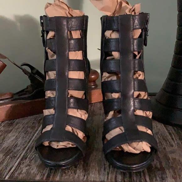 Via SPIGA Nya Black Leather Caged Bootie - Picture 2 of 16